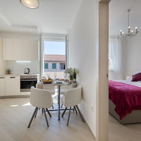 Central Boutique Apartments With Balconies, In Walking Distance To The Sea Задар Екстериор снимка